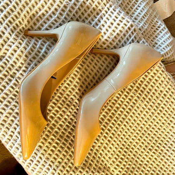 Nude Pumps Size 10 - Picture 2 of 3